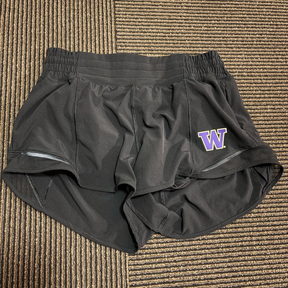 LULULEMON X UW BLACK HOTTY HOTS HIGH RISE 2.5” ALMOST NEW